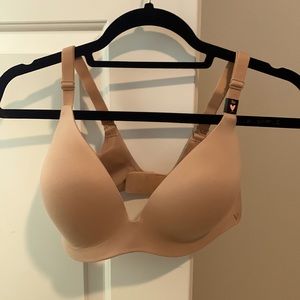 Victoria’a Secret No Wire Bra - NWT - WILL BUNDLE!!